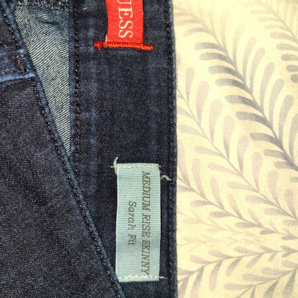 Guess Jeans - Picture 3 of 3